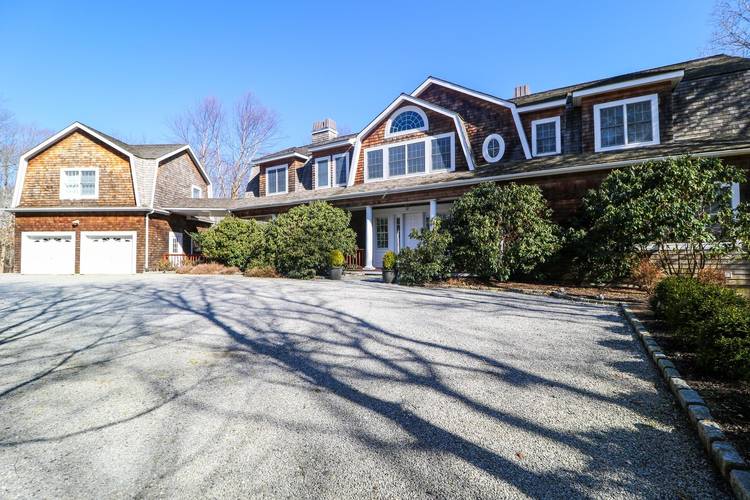 Spacious Estate in Water Mill - Seven Bedrooms and Tennis