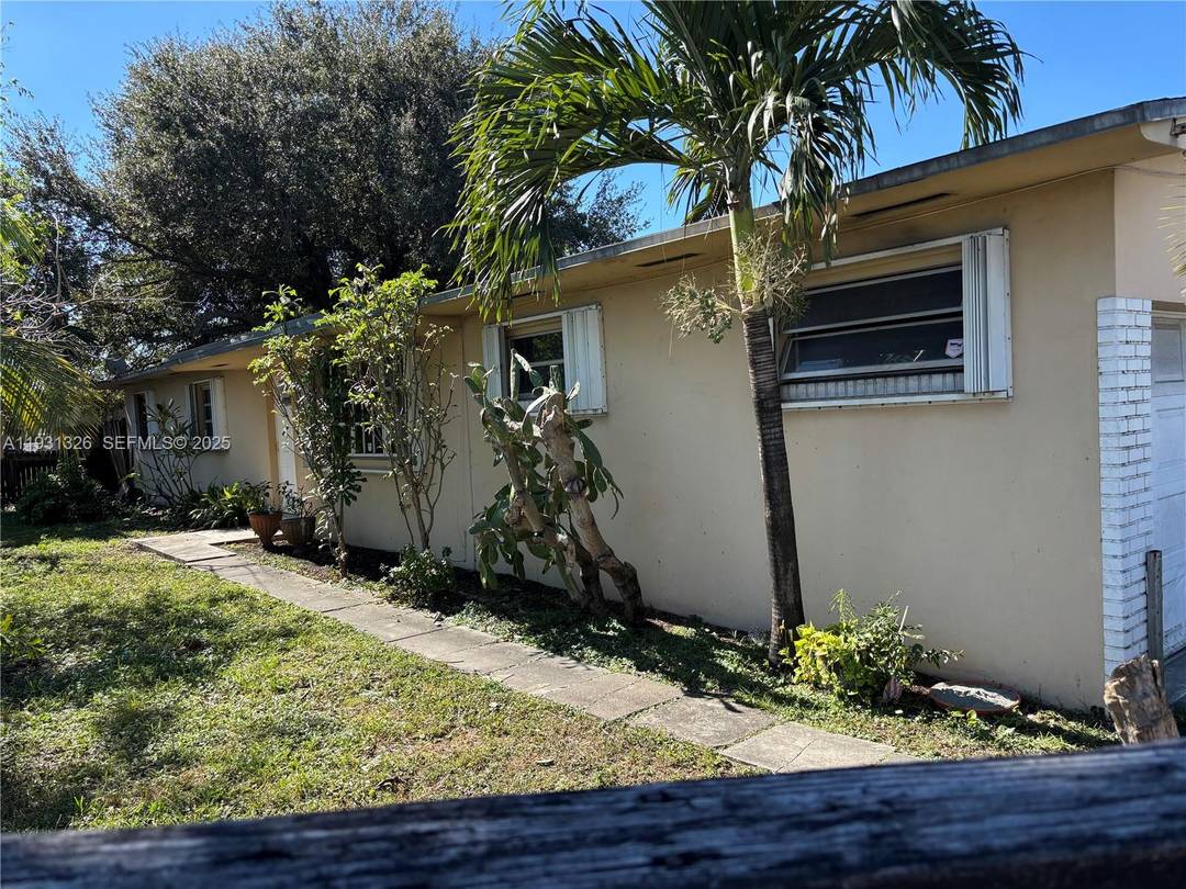 LOTS OF ROOM amp ; POTENTIAL !