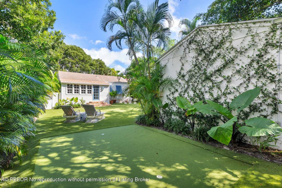 Bermuda Cottage Meets Backyard Oasis This charming 2 bedroom, 1 bath home with an open floor plan has been recently renovated and is nestled in the historic Flamingo Park neighborhood.