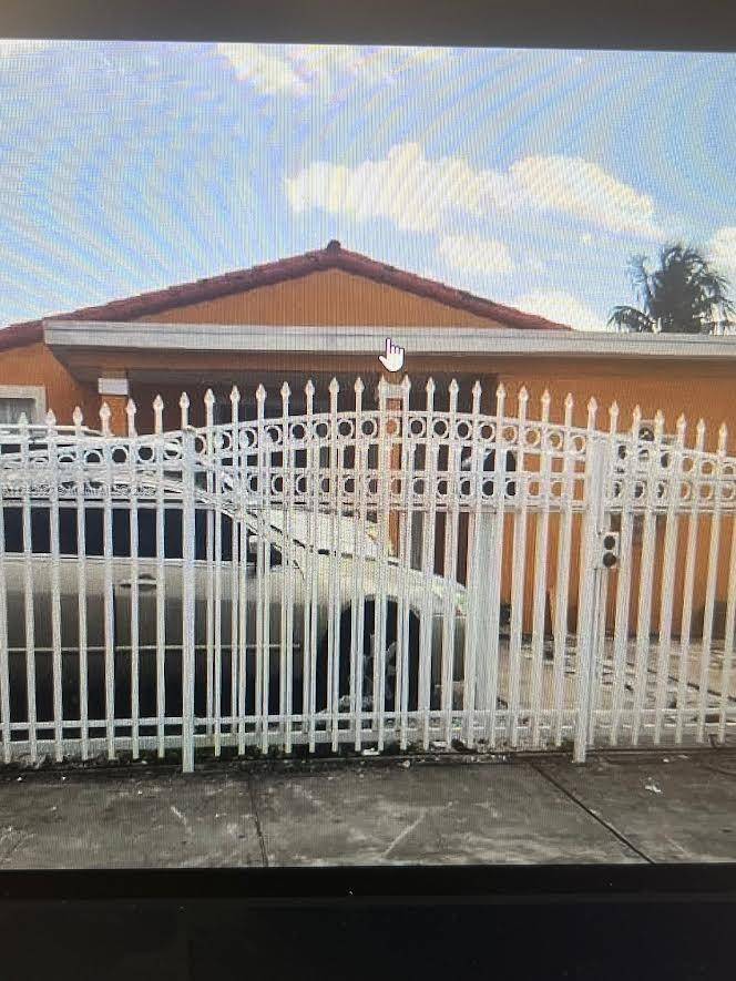 BEAUTIFUL SINGLE STORY HOME WITH POOL IN PRIME LOCATION.
