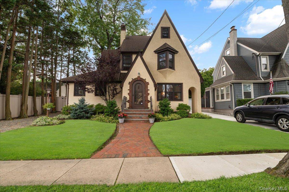 Set in Baldwin s coveted Brookwold enclave, this meticulously maintained Tudor is a true turnkey gem.