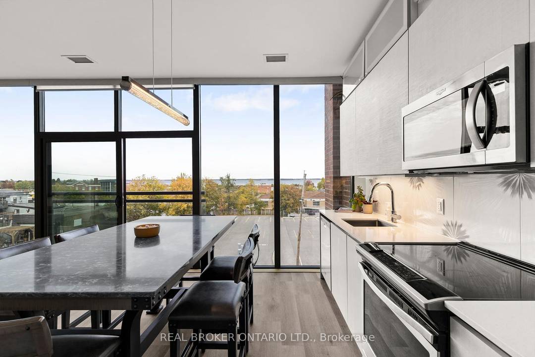 Water View ! Discover the best of downtown living at Matchedash Lofts in Orillia.