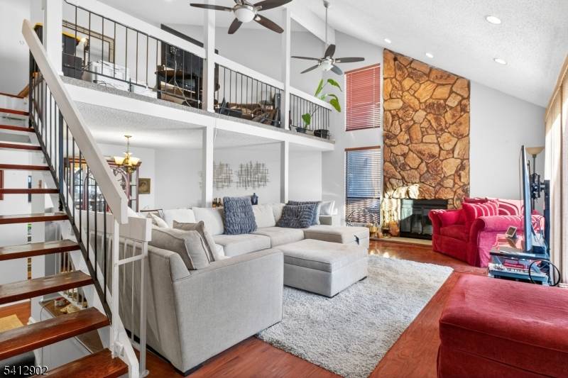 Stylish Kingsberry Acres Townhouse Now Available !