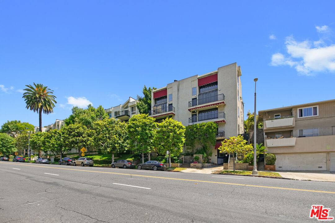 1360 S Beverly Glen Blvd 11BR Westwood La