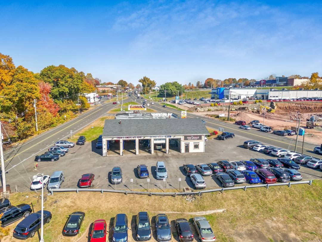 4000 sq ft Block Building, built in 1978 by Owner, in an Ideal Highly Visible Location with Multiple possibilities site potential.