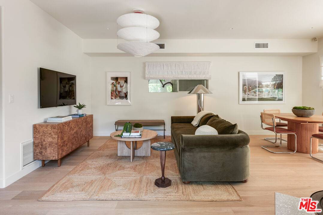 8754  Dorrington Ave 1BR Beverly Grove La
