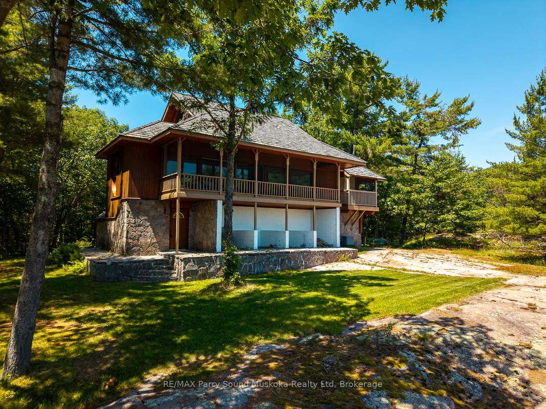 This is the kind of Georgian Bay property people wait years to find.