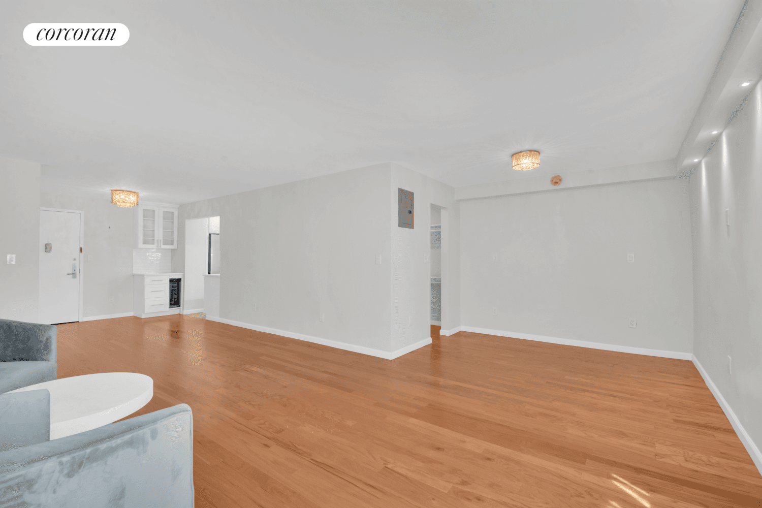 Sunlit Gramercy Alcove Studio in Prestigious Full Service Building This bright, east facing alcove studio is nestled in one of Gramercy's most prestigious full service co ops, offering a rare ...