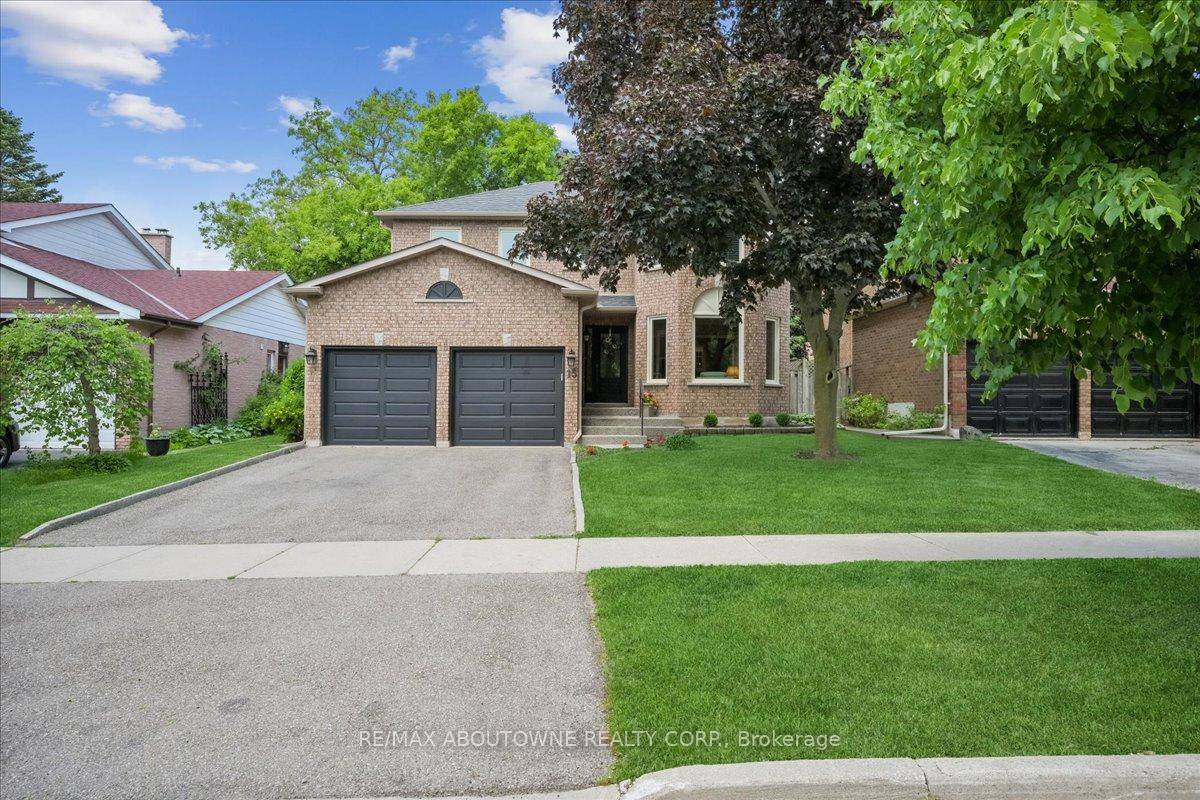 Stunning Executive Detached Home in College Park Welcome to this beautiful 2 story, 4 bedroom, 2.