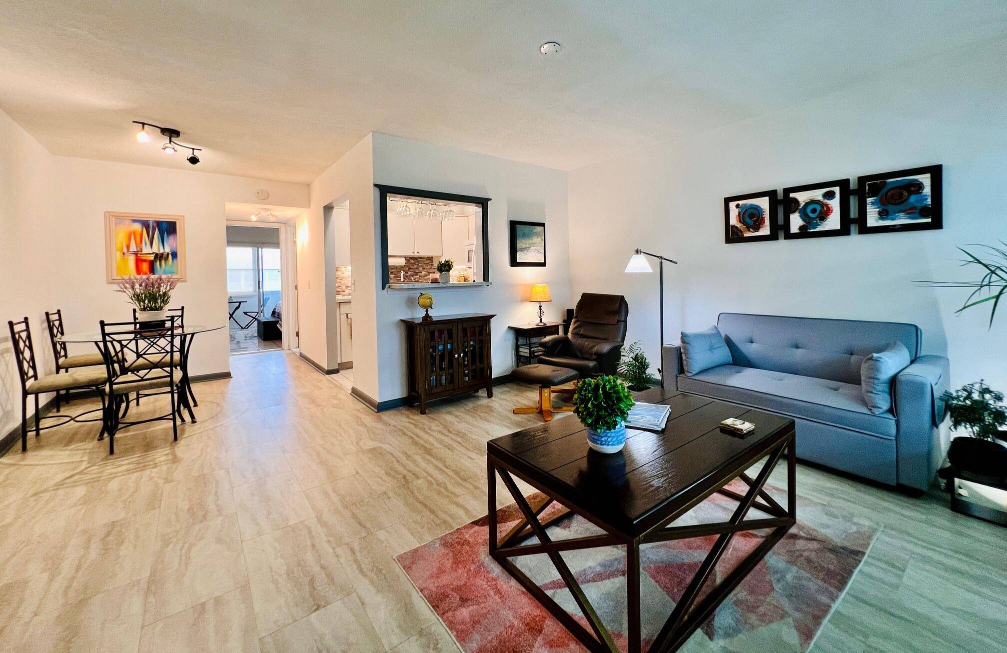 LOVELY MOVE IN READY IN 55 CENTURY VILLAGE !