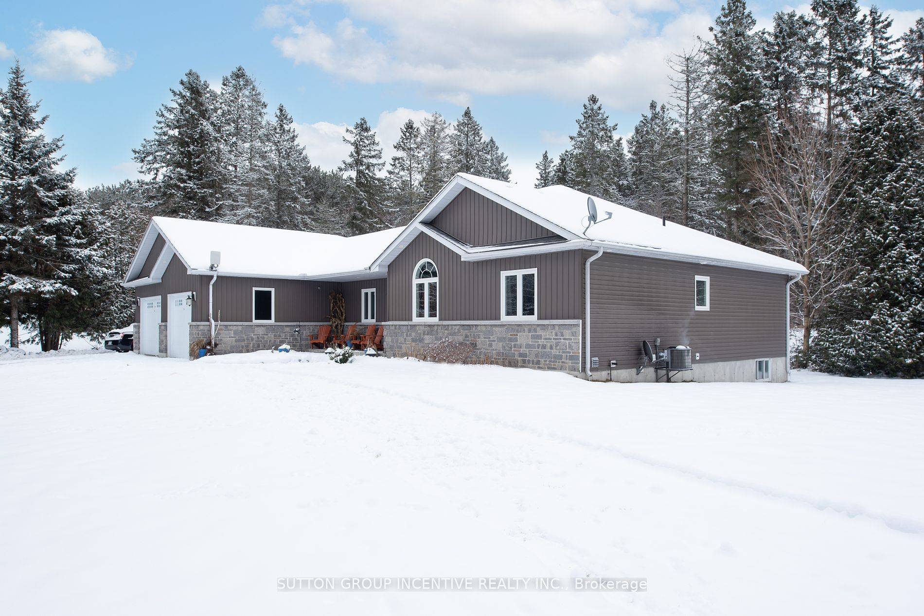 This seven year old Executive 3 bedroom bungalow in sought after Sprucewood Estates is ideally situated between Barrie and Orillia with easy highway access.
