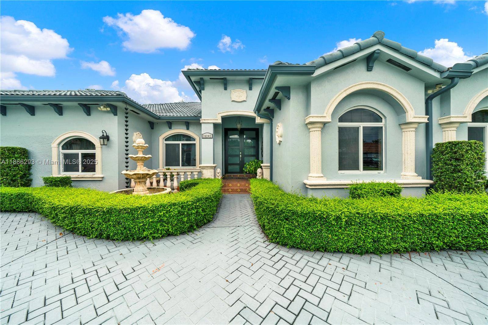 Discover your dream lake home in Kendall !