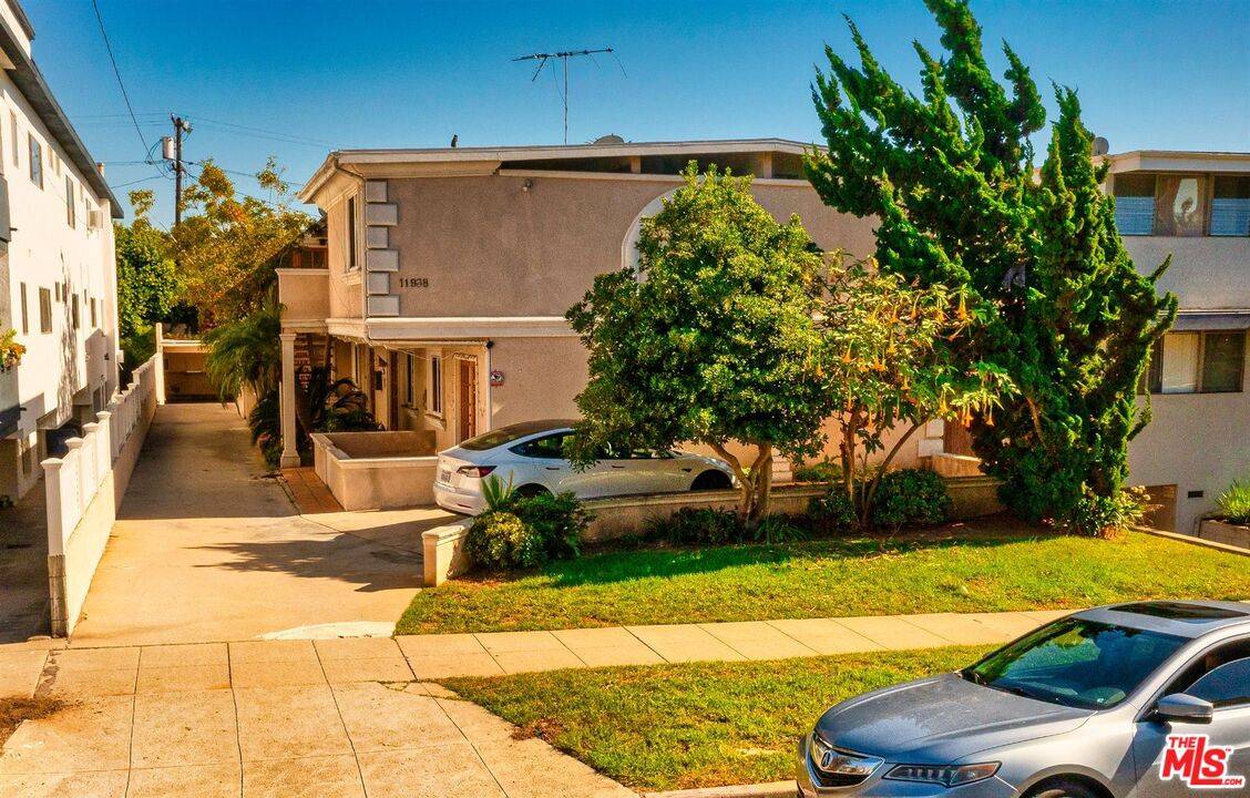 11938   Dorothy St 10BR Brentwood La