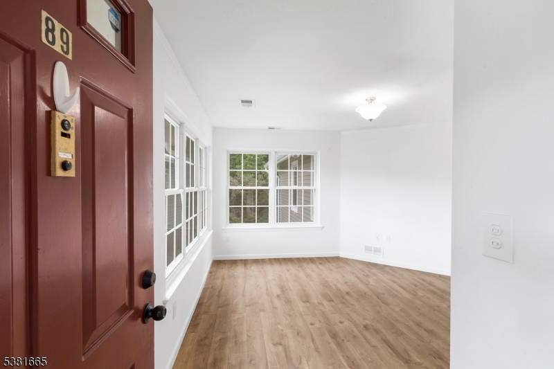 This condo conveniently located right off Rt.