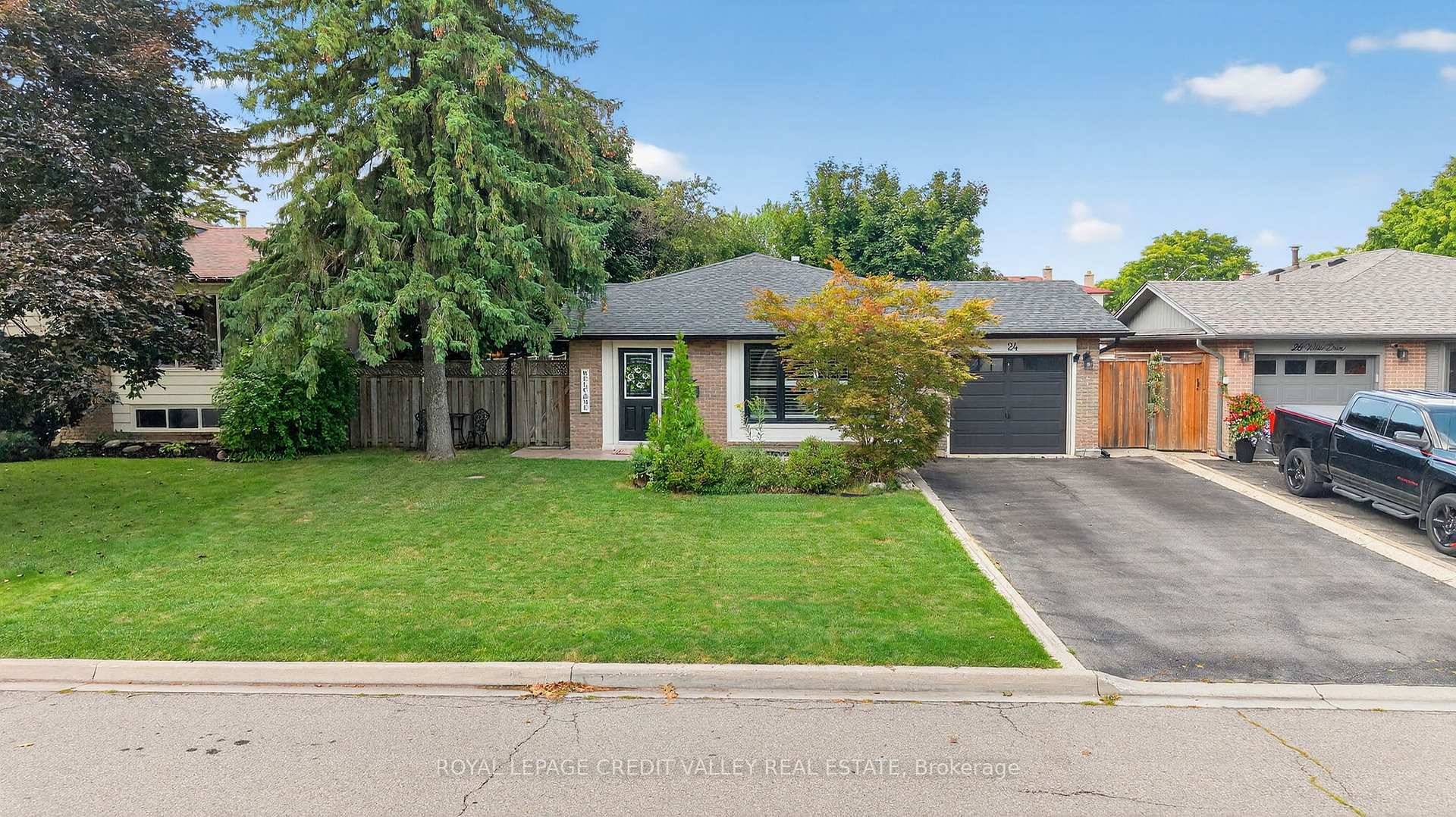 Stunning 3 Level Back Split in Sought After Peel Village.