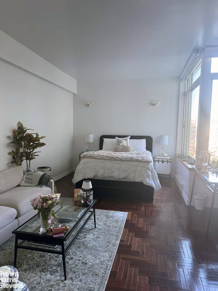 PICS on their way ! Rarely available, high floor, alcove studio with two big picture windows and an extra foot in ceiling height is available immediately after board approval.