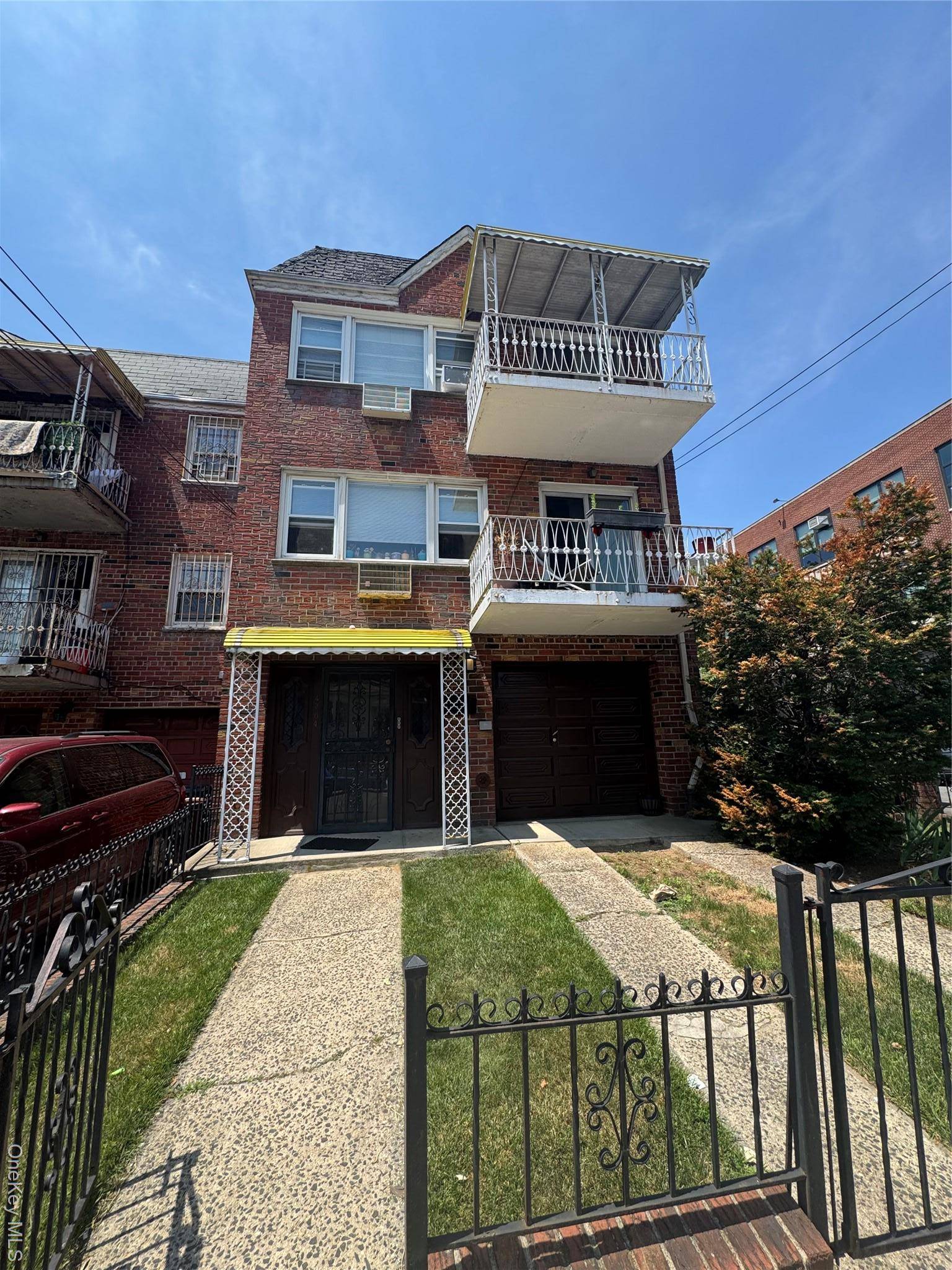 Huge Apartment For Rent In Woodside.