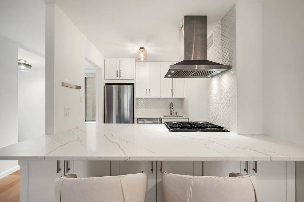 A brand new renovation in this rare and unique, the N line at 280 Rector Place is 764 sqft, the largest one bedroom easily Convertible 2 available in the building.