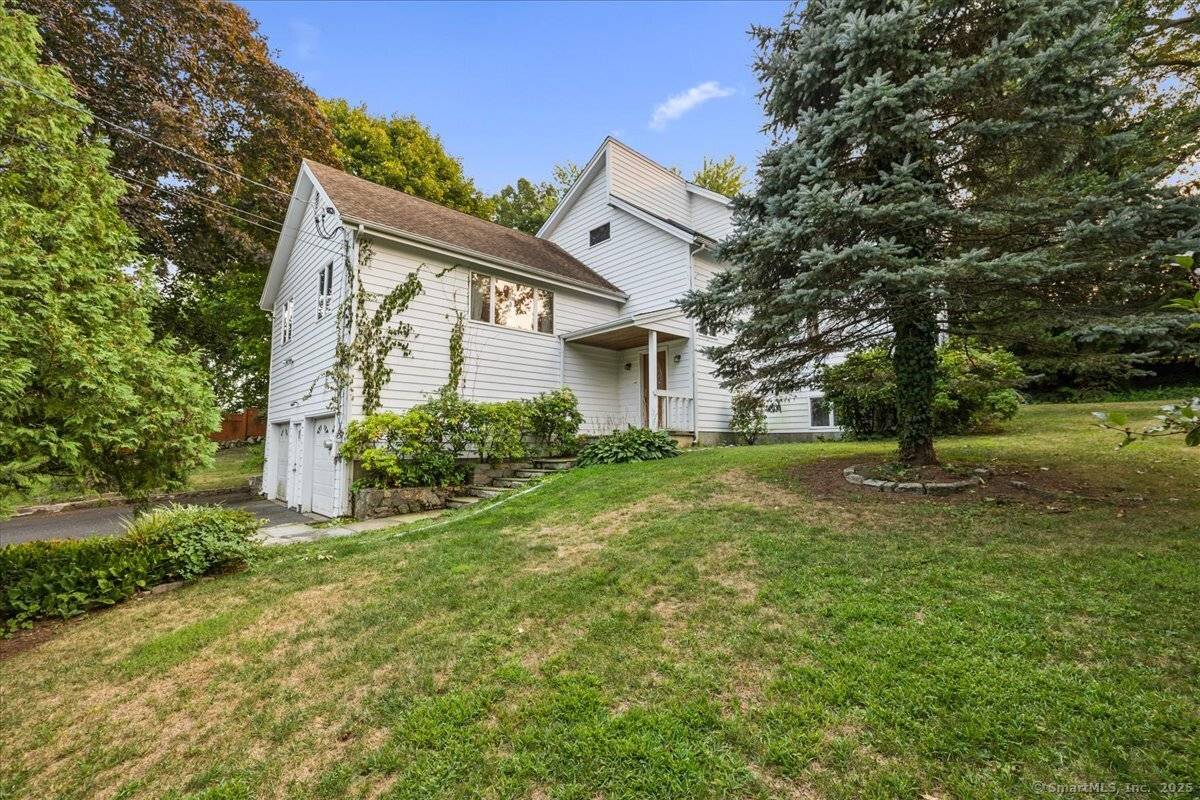 Unlimited Potential ! Welcome to 18 Jenny Jenks Road !