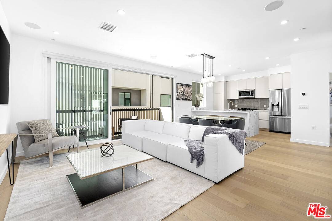 1232 1/2 N Sycamore AVE 3BR Hollywood La