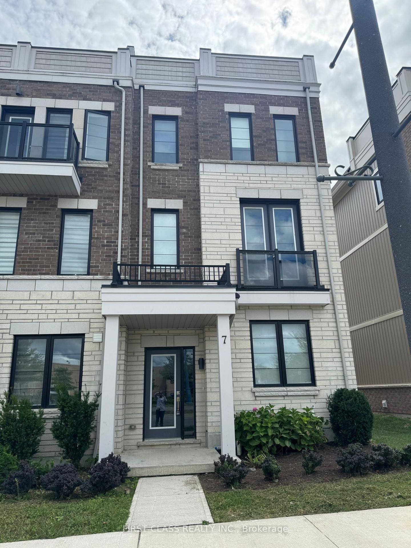 Discover modern living in this spacious and bright 3 bedroom, 3 bathroom townhouse located in the heart of Bowmanville.