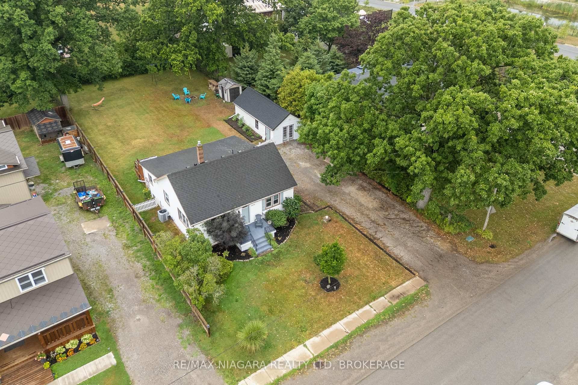 This charming 3 1 bedroom, 1 bathroom home is a hidden gem in the heart of Niagara's wine country.