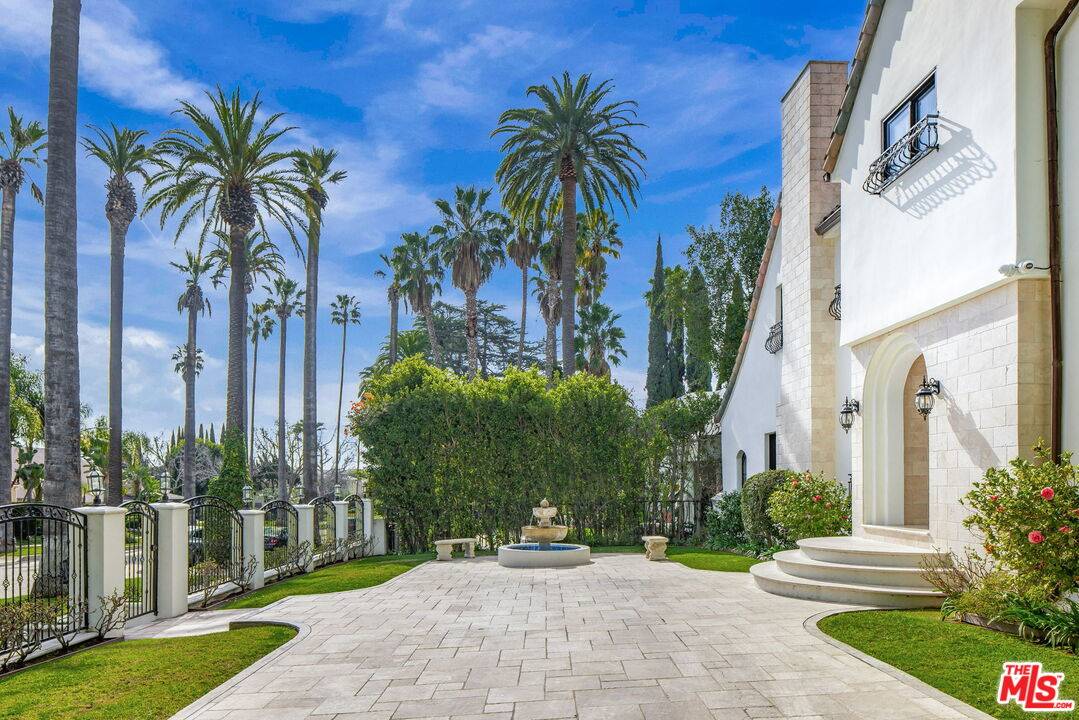 607 N Hillcrest Rd 6.0 Beverly Hills Post Office | B.H.P.O. LA