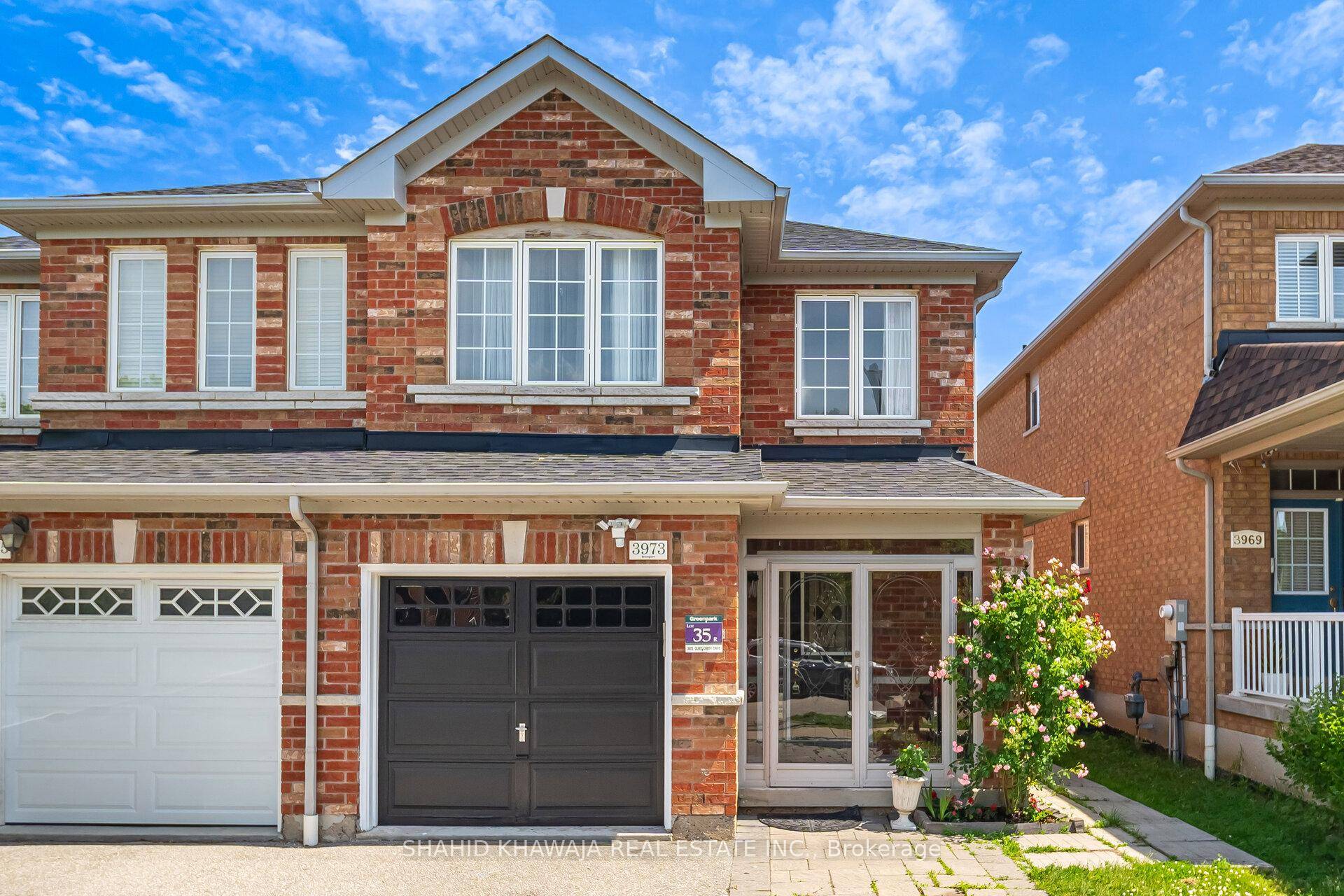 View Virtual Tour A Beautiful Greenpark Build Driftwood Model All Brick Semi Detached Home Located In The Prime Churchill Meadows Boasting 3 Spacious Bedrooms, 4 Bathrooms, Finished Basement Apartment With ...