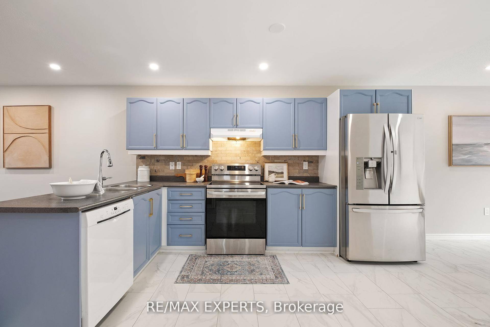 Charming Raised Bungalow Perfect For First Time Buyers, Downsizers, Or Investors With Excellent Income Potential !