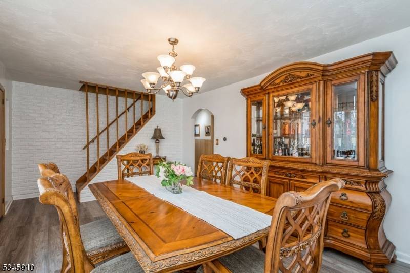 Welcome to this beautiful extended Cape Code house in the center of Sunnyside.
