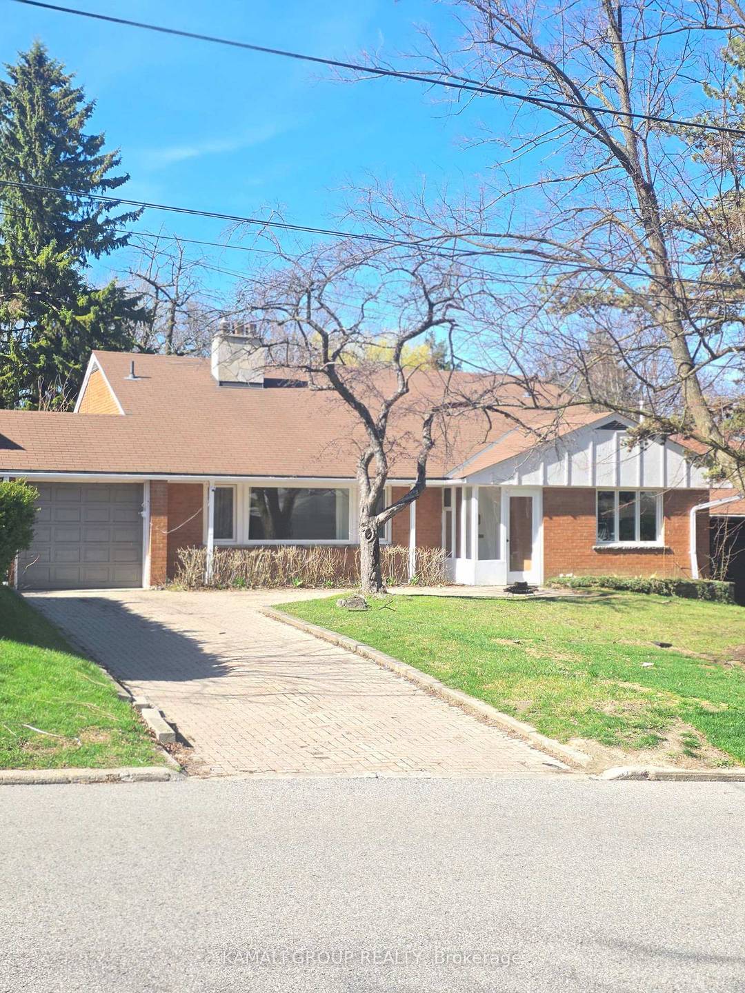 Renovated Home ! Rare Deep 185' Ravine Lot, perfect 60' frontage 3 level backsplit 3 self contained suites Main amp ; Backyard Suite at ground level amp ; Private Basement ...