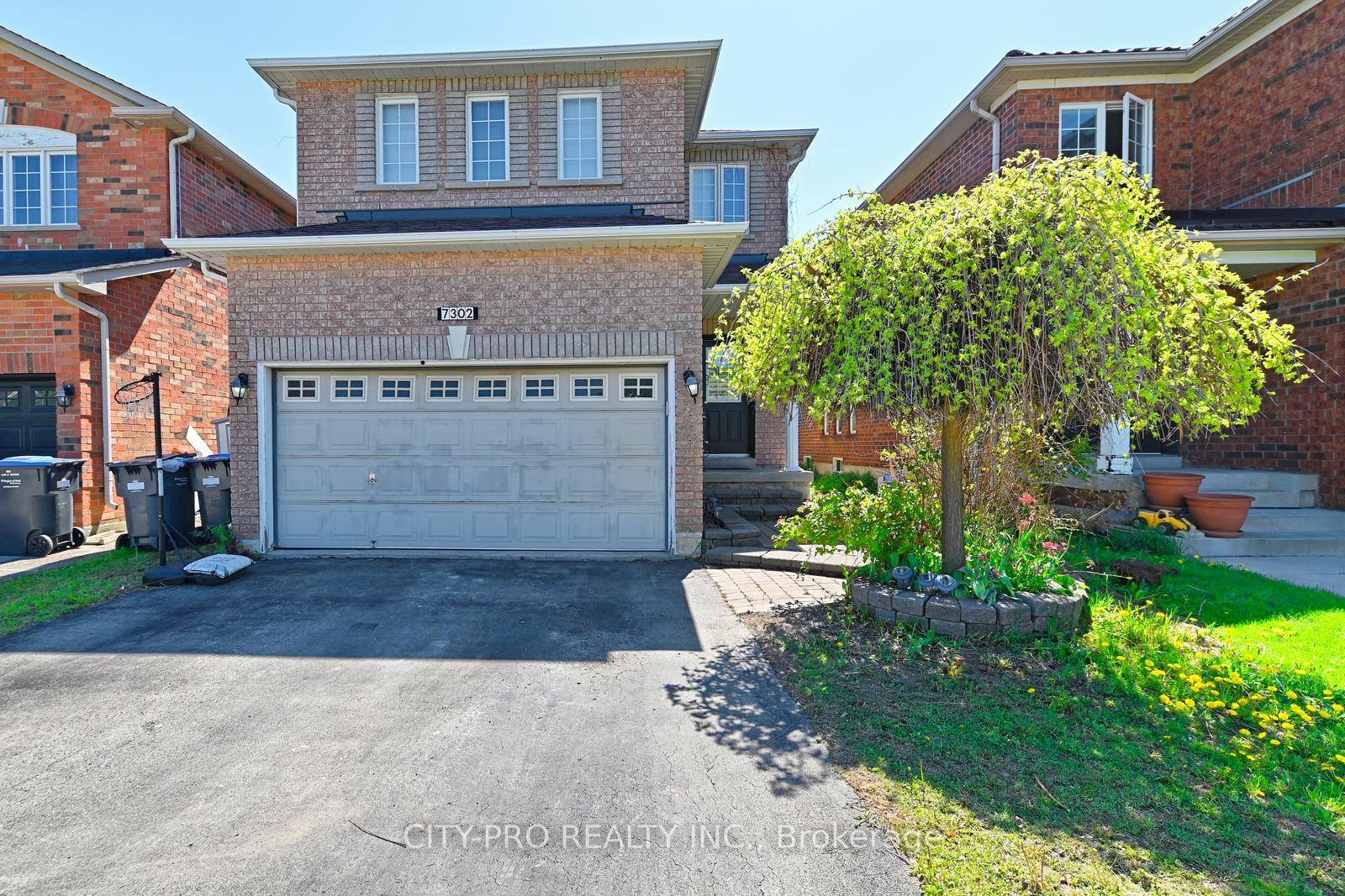 Welcome to this stunning 4 Bedrooms home in Mississauga's sought after Lisgar community !