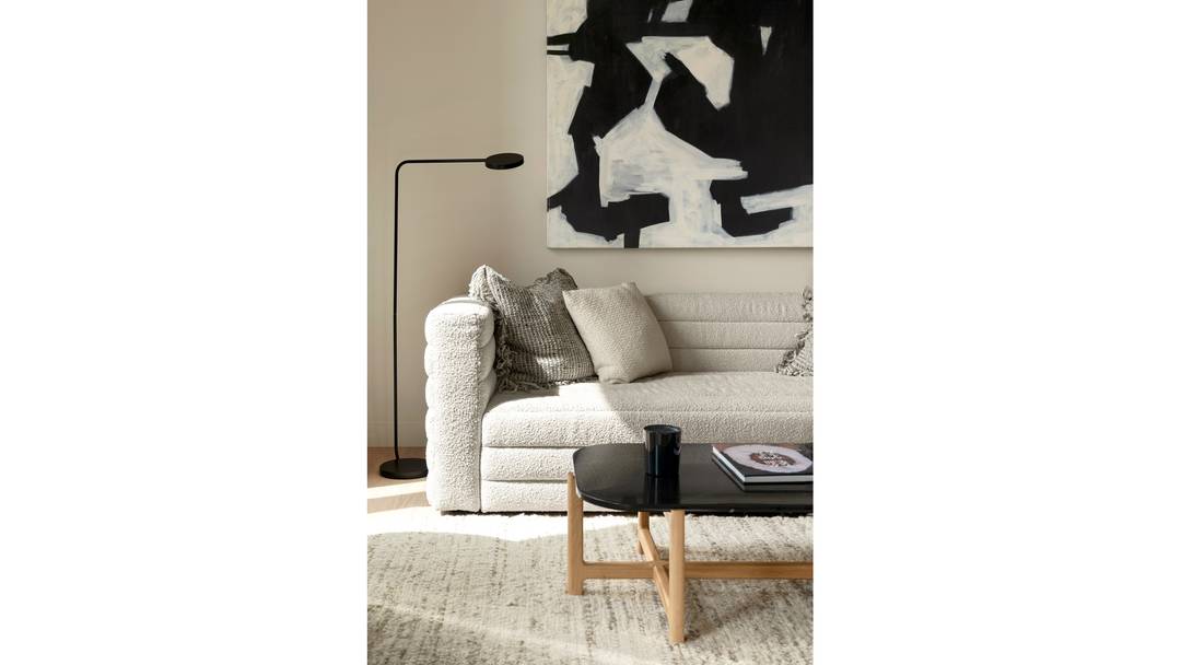 Images shown are of a comparable unit featuring the same finishes.