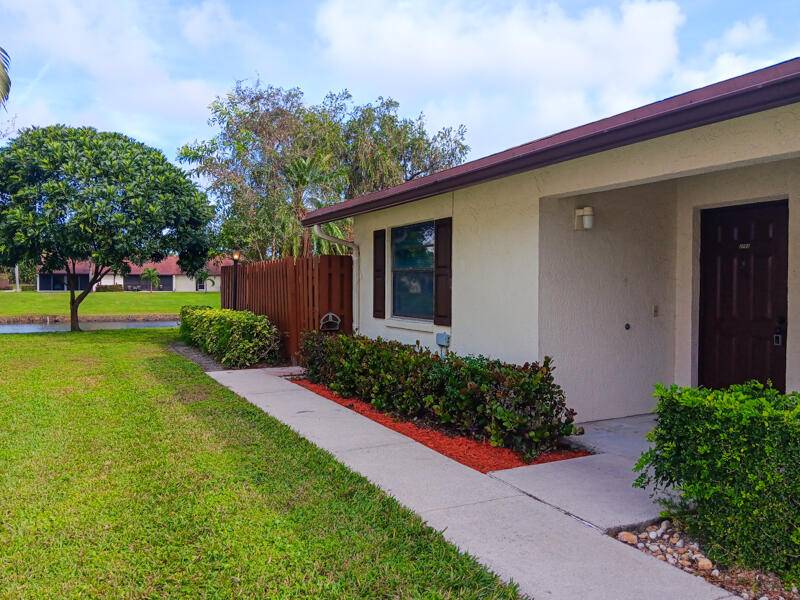Magnificent opportunity to own in the heart of Boynton Beach.