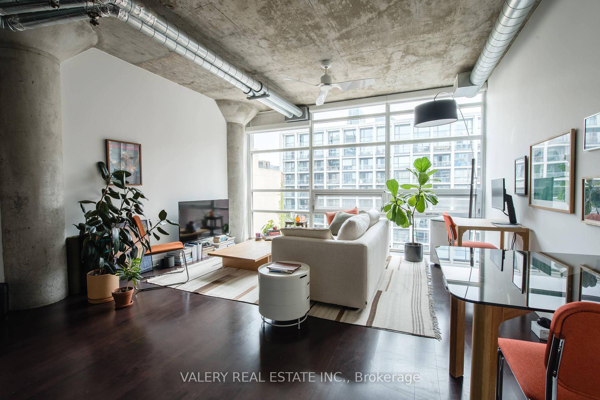 Welcome to one of Torontos most sought after neighbourhoods, King West, where this stylish soft loft offers the perfect blend of industrial charm and modern comfort.