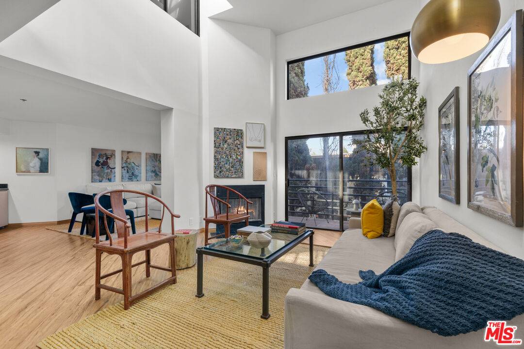 12000   Goshen Ave 2BR Brentwood La