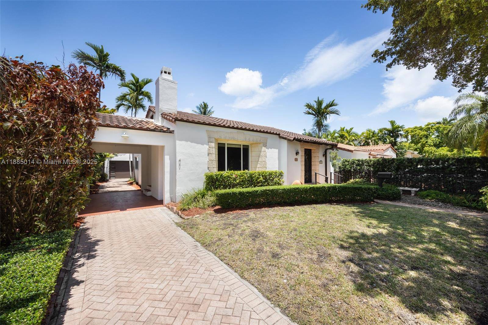 Rare chance to secure a 6, 350 SF lot in The Roads, one of Miami s most desirable neighborhoods for new construction.