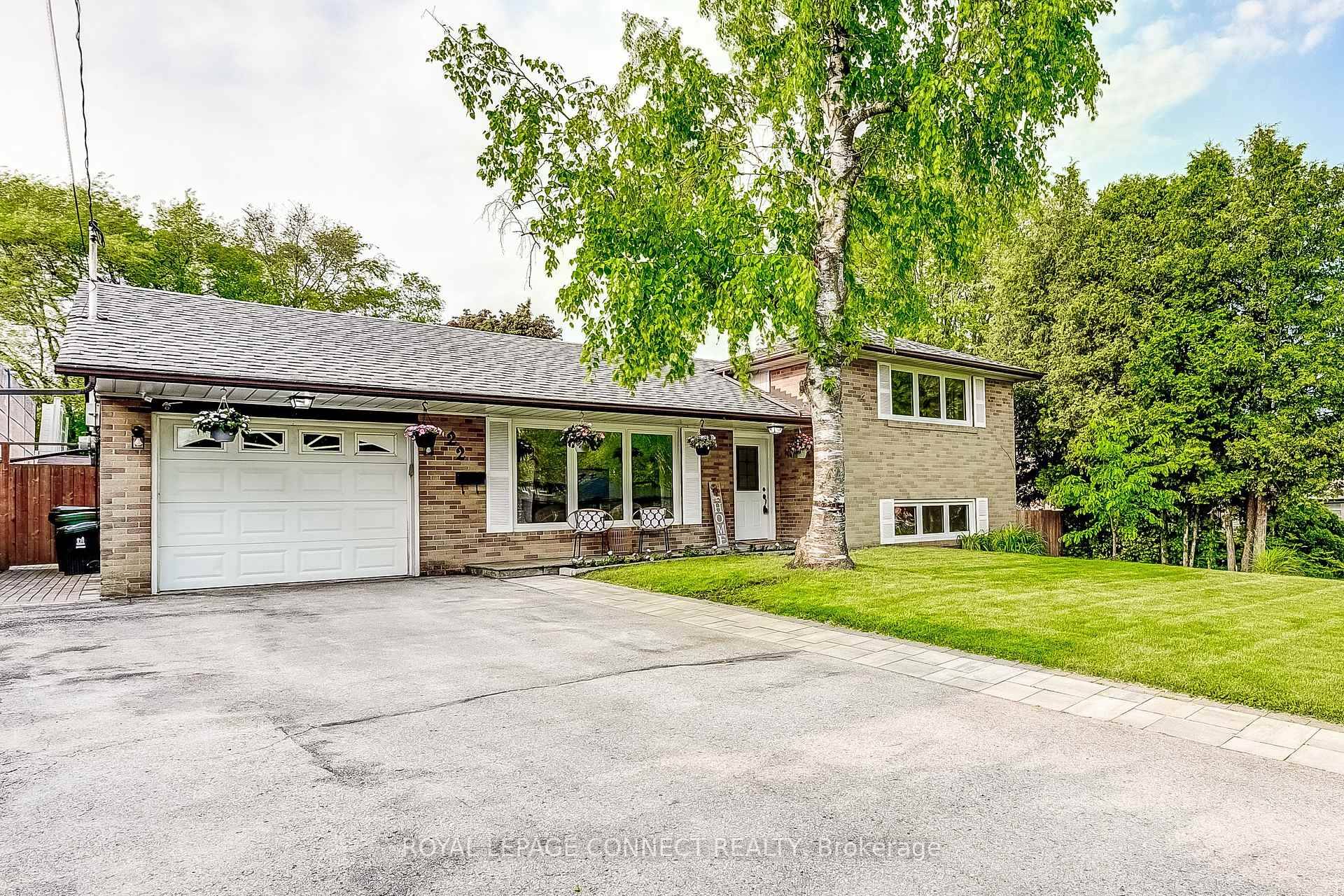 Welcome to this charming 3 1 bedroom side split home nestled in the heart of West Rouge, one of Toronto's most sought after family friendly communities.