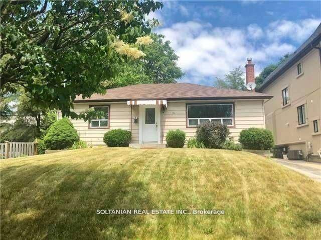 Prime Willowdale Location !