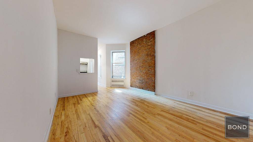 Renovated one bedroom in prime UES location !