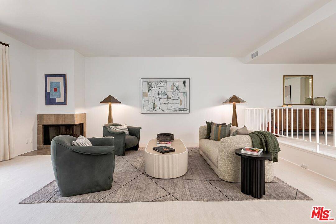 2253 Century Hl 2BR Beverlywood La