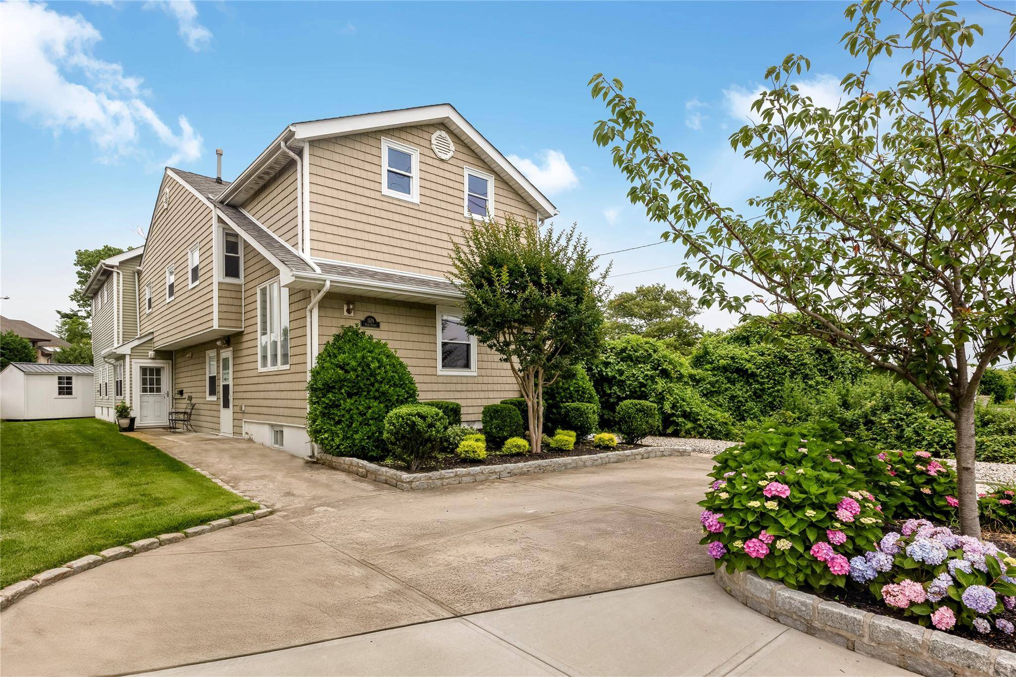 Welcome to your perfect bayside home !