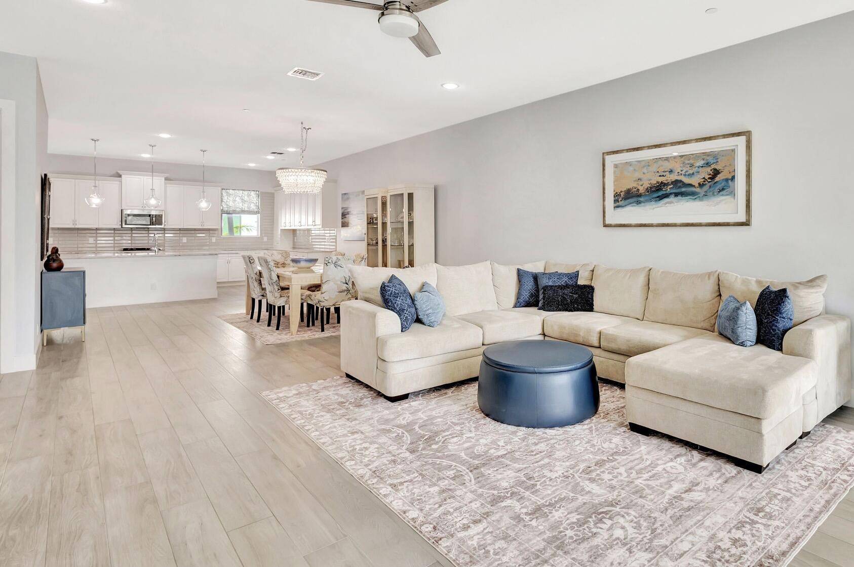 Beautiful 4 Bedroom 3. 1 Bathroom Townhouse with Lake View in highly desirable ALTON Neighborhood 1 !