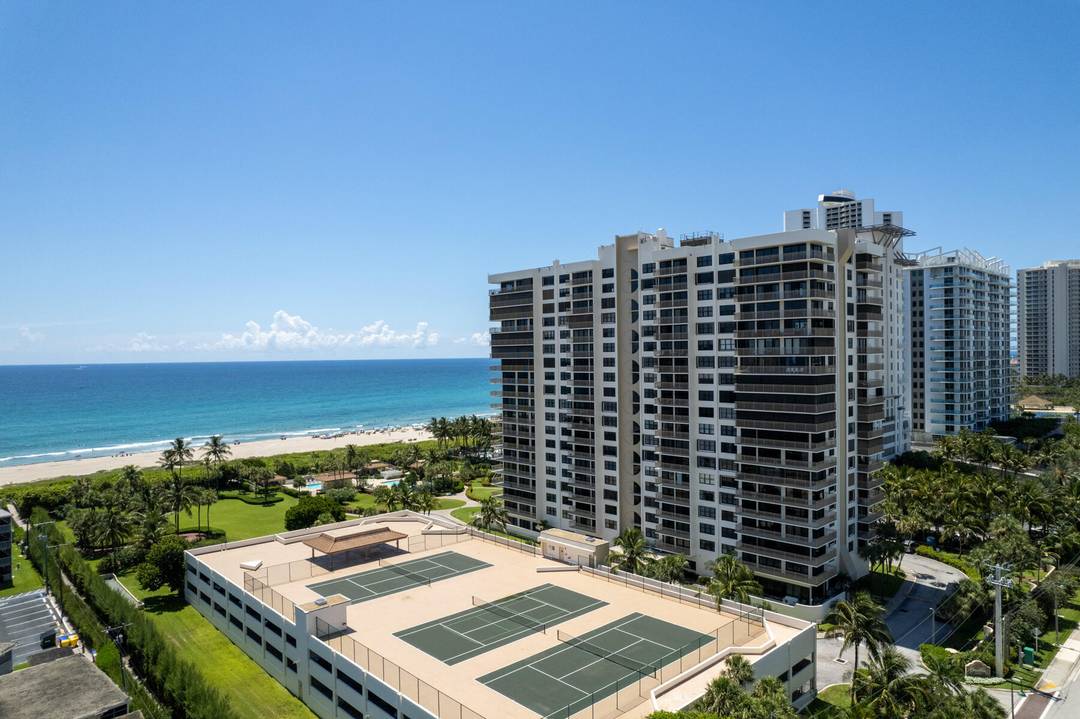 Oceanfront Penthouse Living for the Florida Season Ocean Tree, Singer IslandPerched on the 20th floor, Penthouse 2 at 3400 N Ocean Dr, Singer Island, FL 33404 delivers the postcard perfect ...