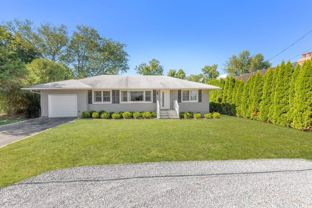 Newly Renovated in a Popular Waterfront Peninsula of Sag Harbor