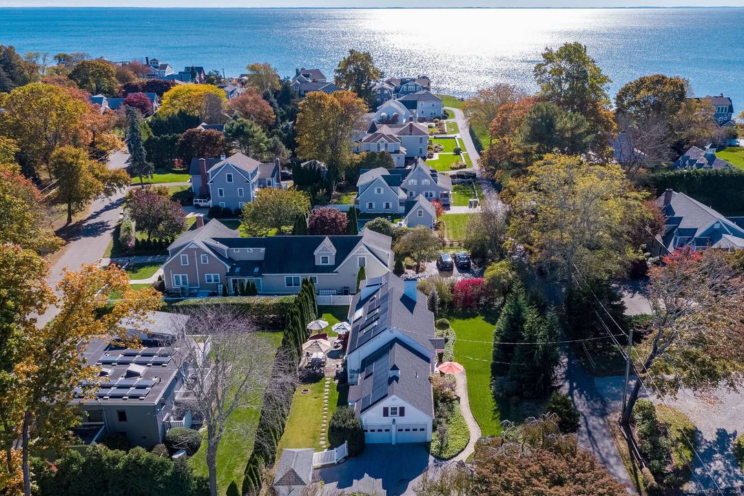 This expanded 3 bedroom 2.