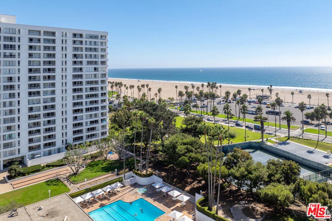 2700   Neilson Way 1BR Santa Monica La
