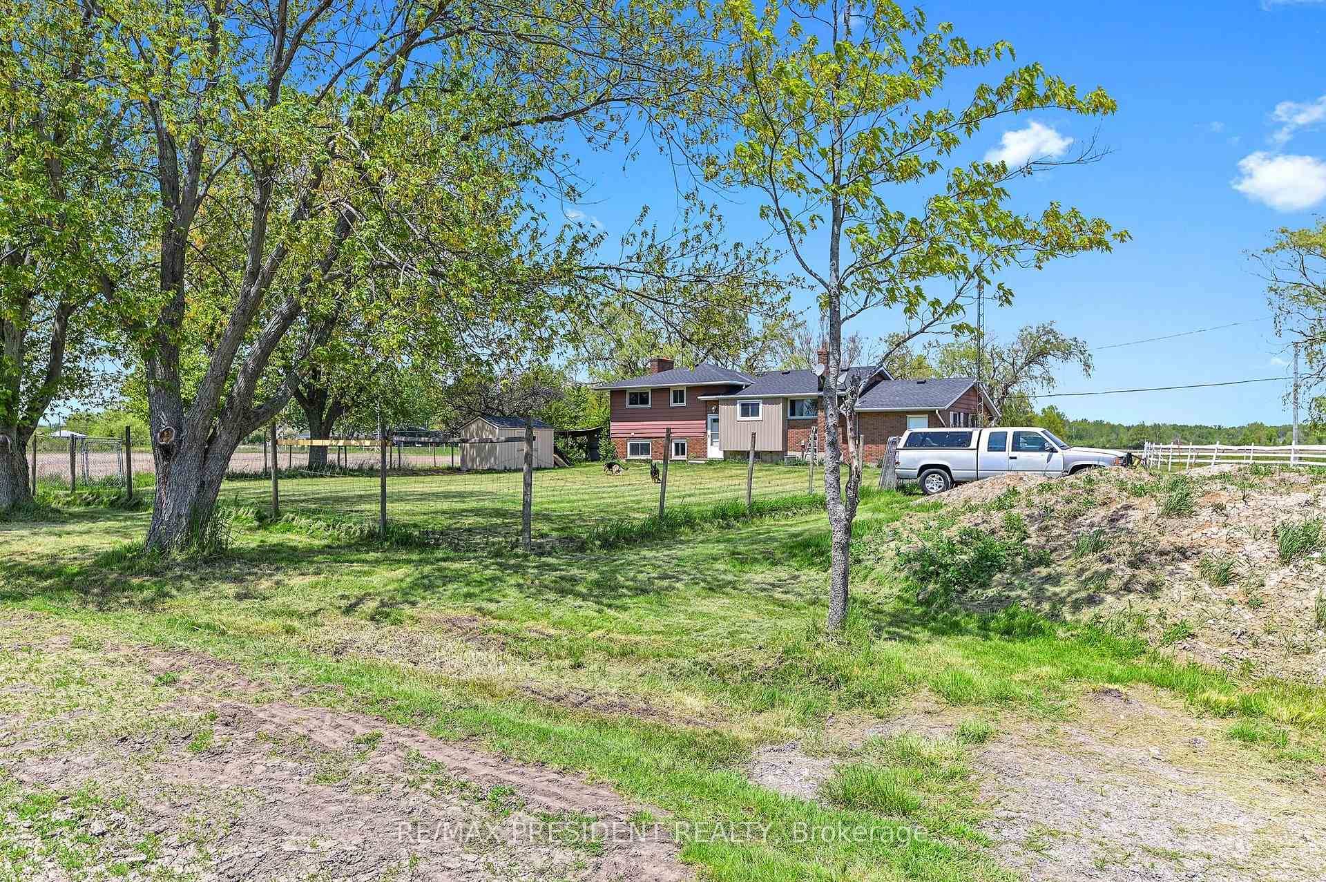 Welcome to 40233 Forks Rd located in the beautiful township of Wainfleet.