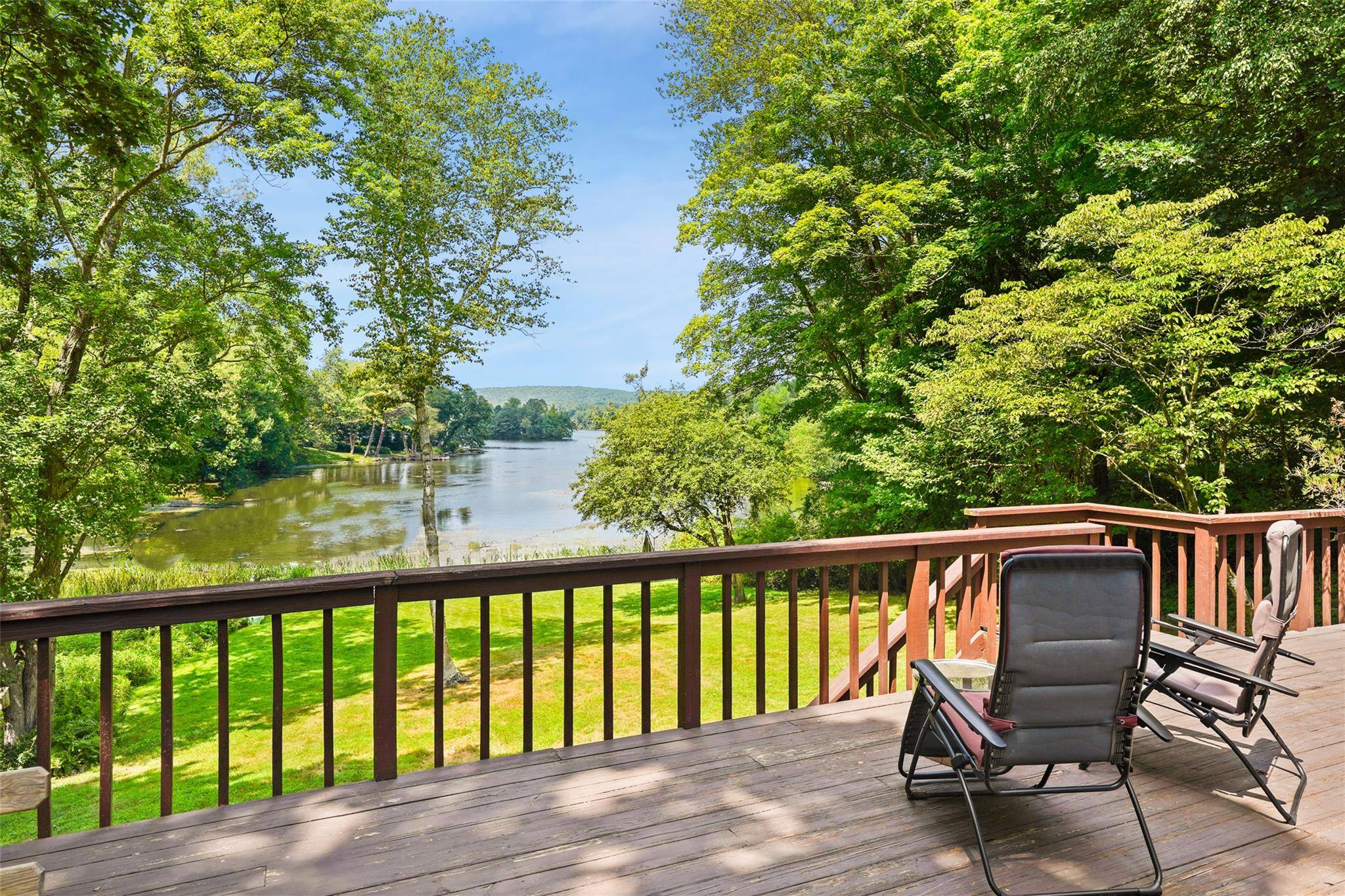 SPECTACULAR WATERFRONT. Positioned to capture light and views !