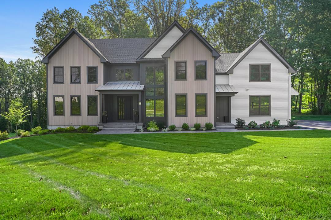 Magnificent Home in Private Cul de Sac.